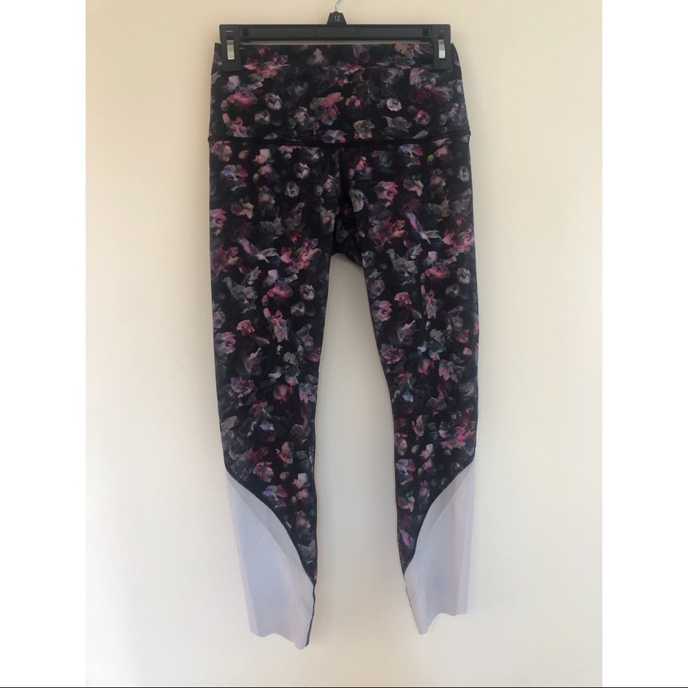 Lululemon size 6 floral Wunder Under crop leggings